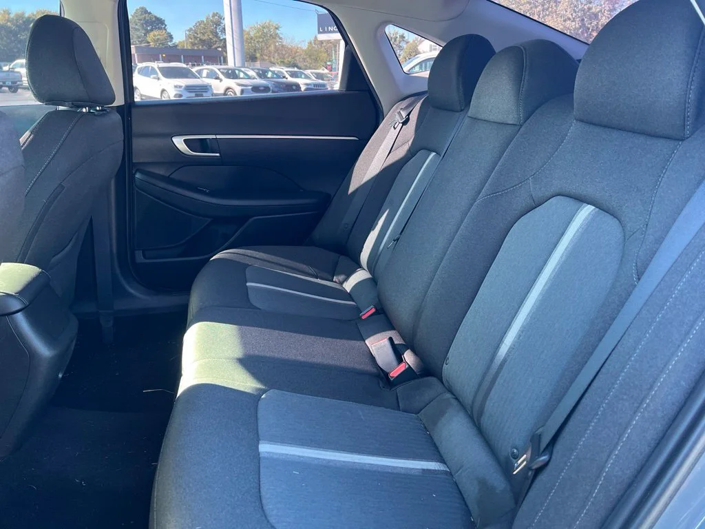 Used 2020 Gray Hyundai SE image 8