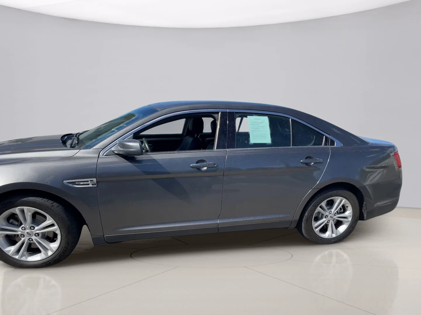 Used 2015 Gray Ford SEL image 2