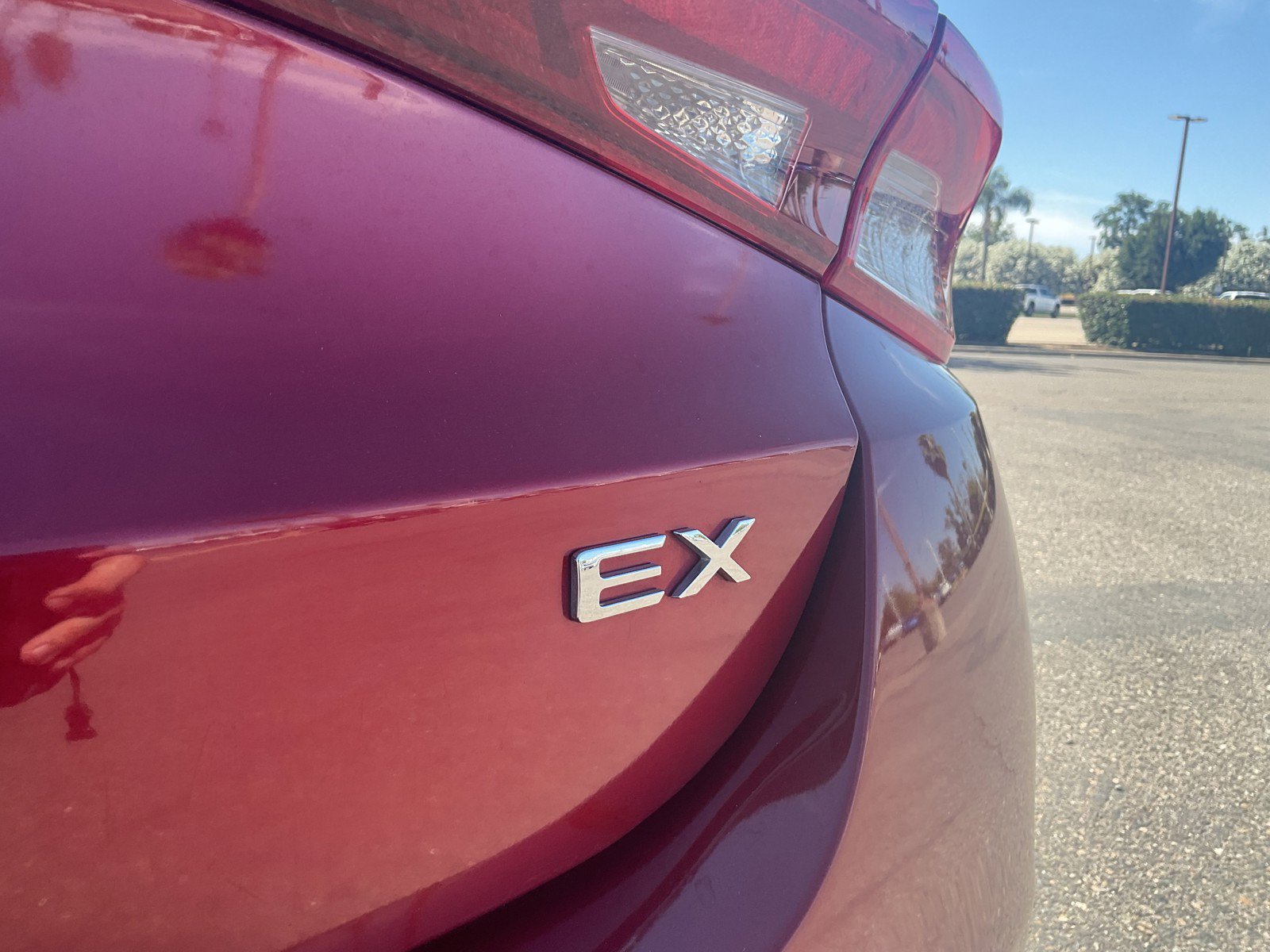 Used 2021 Passion Red Kia EX image 10