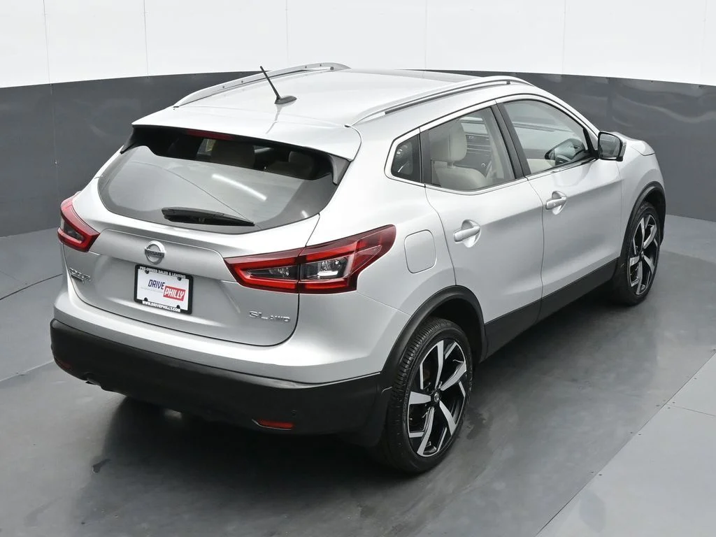 Used 2021 Silver Nissan SL image 21