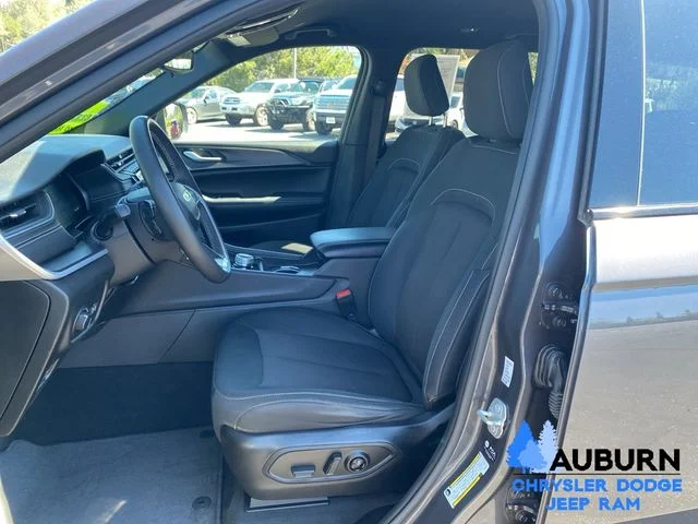 Used 2024 Gray Jeep Laredo image 29