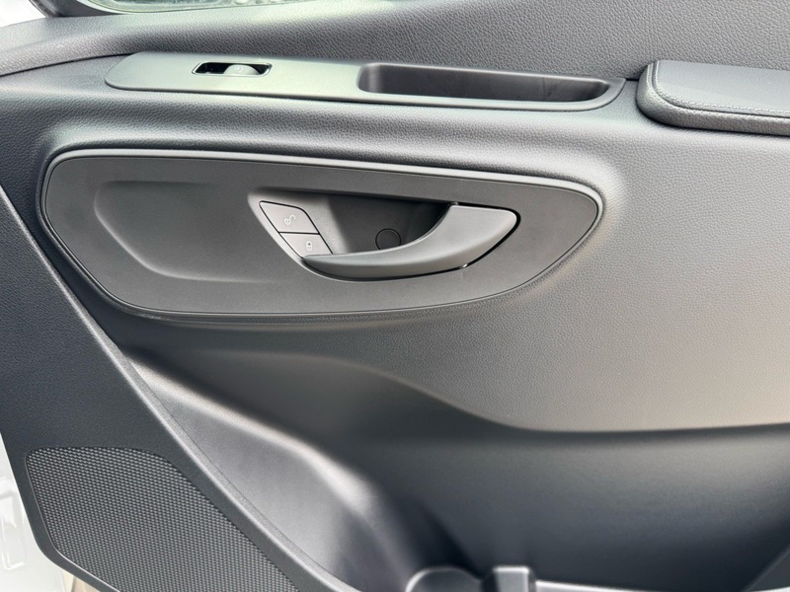 New 2026 Arctic+White Mercedes-Benz DCVS2S image 22
