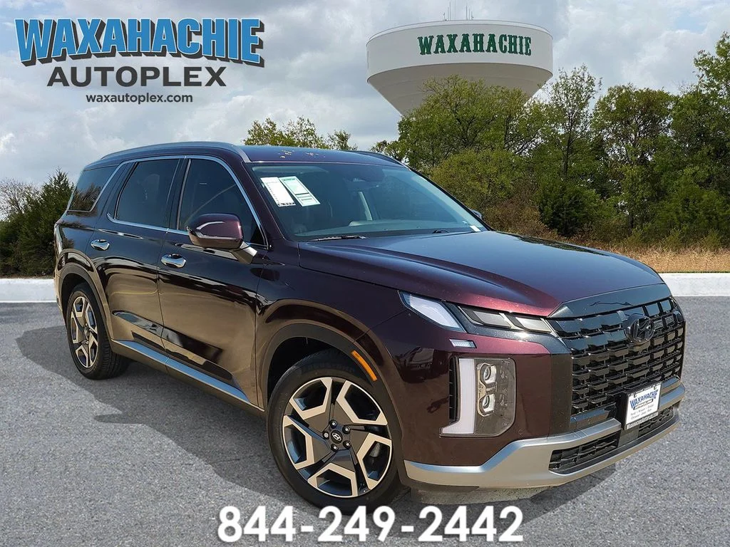 Used 2025 Red Hyundai SEL Premium image 1