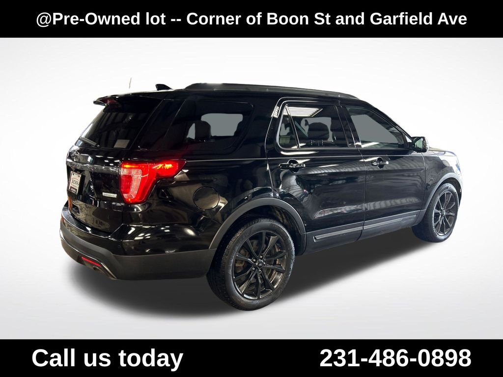 Used 2017 Black Ford XLT image 5