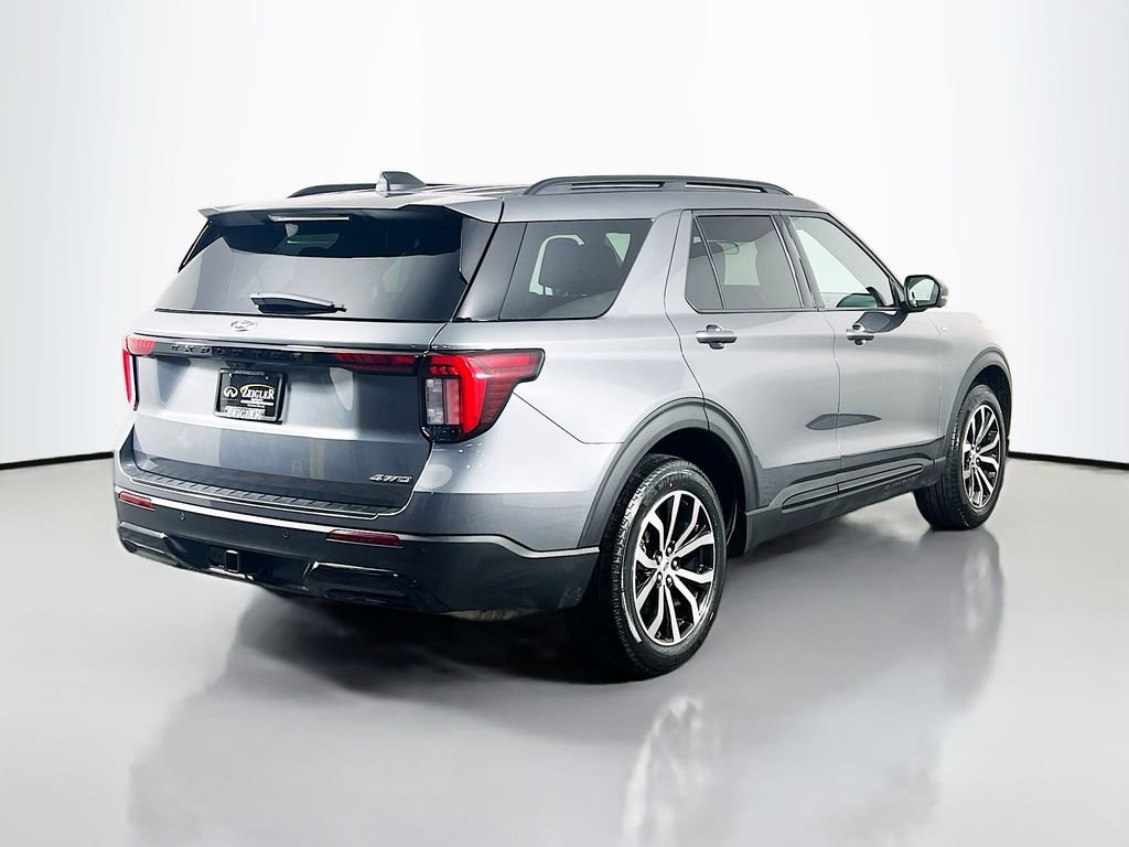 Used 2025 Carbonized Gray Metallic Ford ST-Line image 7