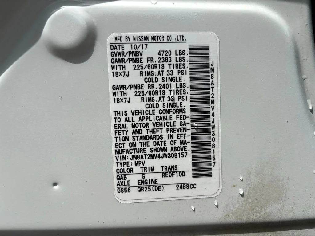 Used 2018 White Nissan SL image 12