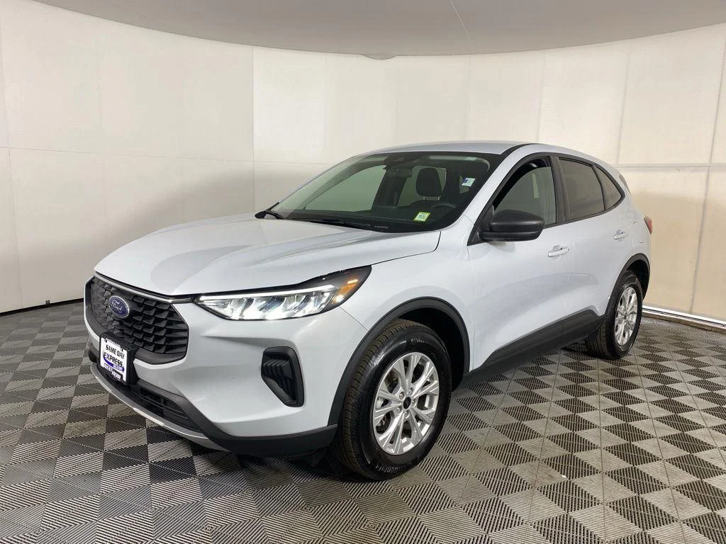 Used 2025 Silver Metallic Ford Active image 6