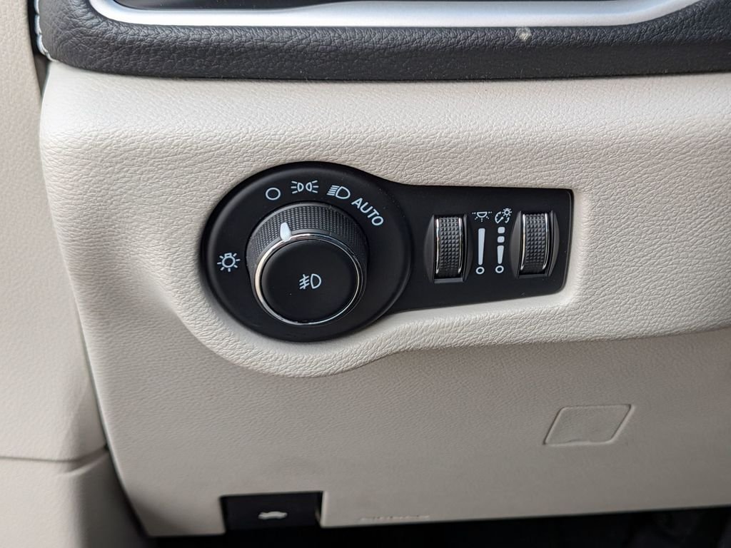 Used 2023 Gray Chrysler Touring L image 16