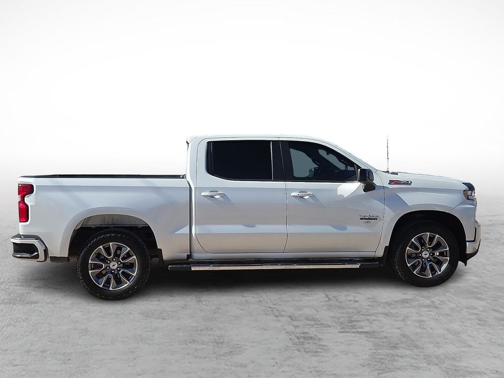 Used 2020 Iridescent Pearl Tricoat Chevrolet RST image 12