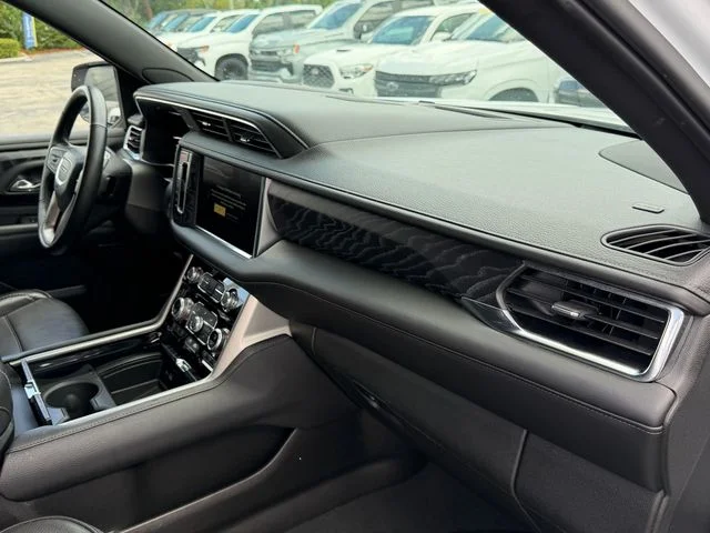 Used 2023 White GMC Denali image 18