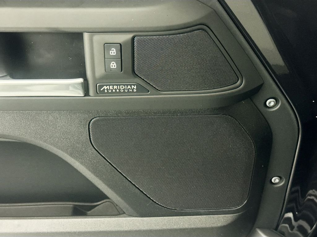 2026 Land Rover Defender X-Dynamic SE - Photo 18