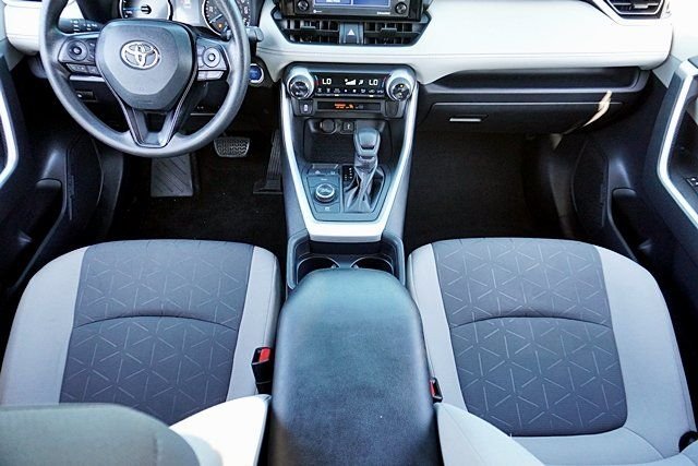 Used 2021 Silver Toyota XLE image 21