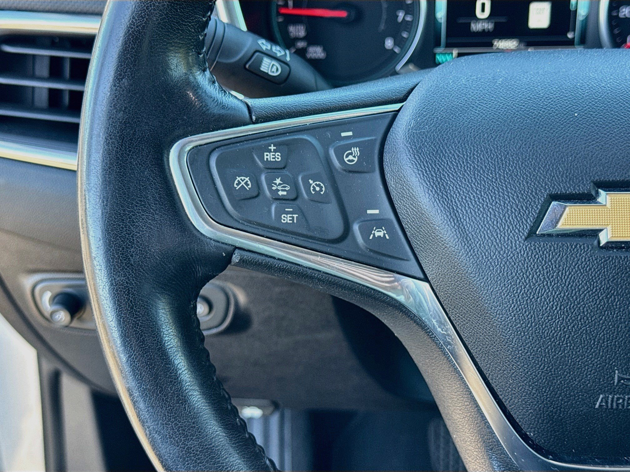 Used 2018 Silver Ice Metallic Chevrolet Premier image 17