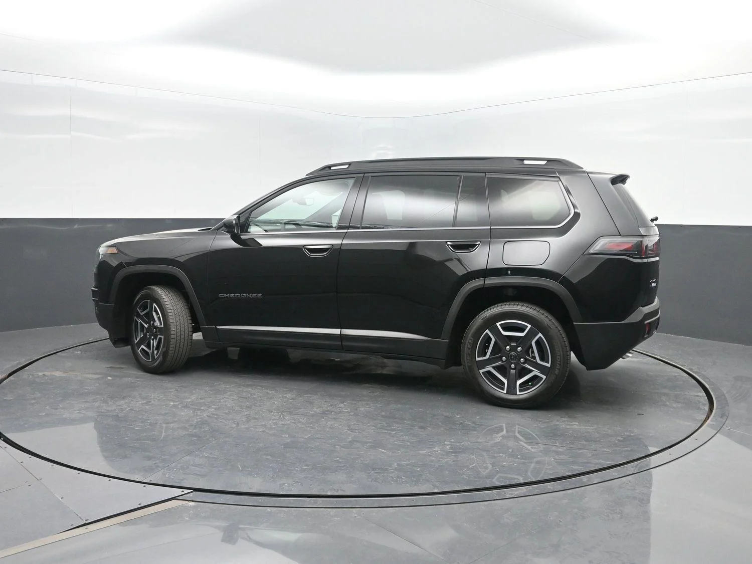 New 2026 Diamond Black Crystal Pearl-Coat Exterior Paint Jeep Limited image 41