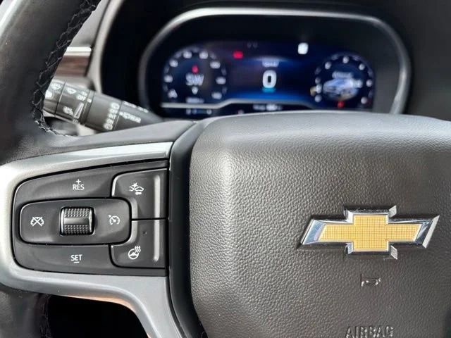 Used 2023 Iridescent Pearl Tricoat Chevrolet LT image 27