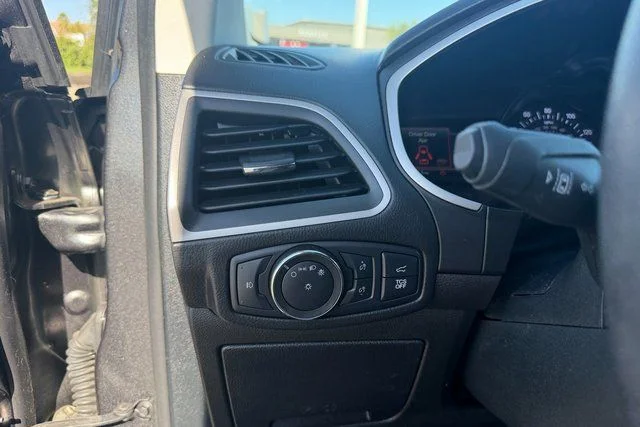 Used 2020 Gray Ford SEL image 16