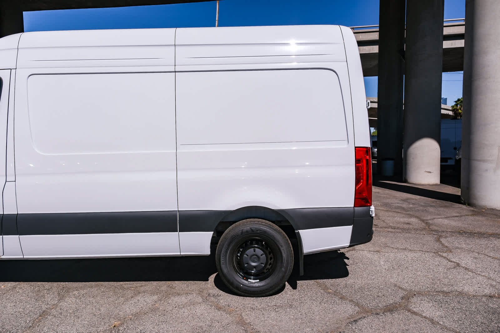 New 2026 Arctic White Mercedes-Benz RWD 2.0L I4 Diesel Turbocharged High Output image 8