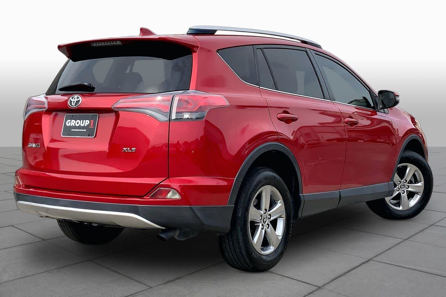 Used 2016 Barcelona Red Metallic Toyota XLE image 13