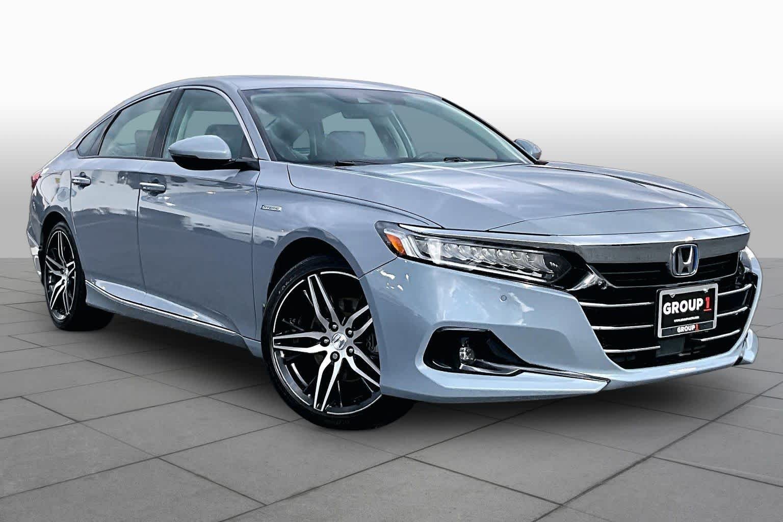 Used 2022 Sonic Gray Pearl Honda Touring image 3