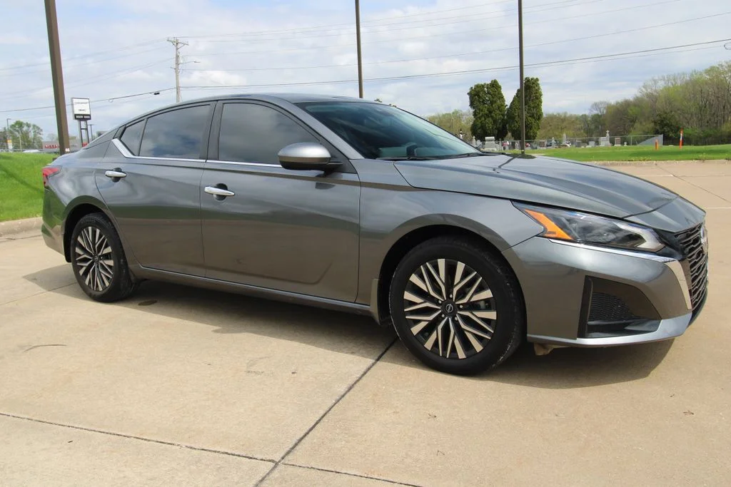 Used 2024 Gray Nissan 2.5 SV image 3