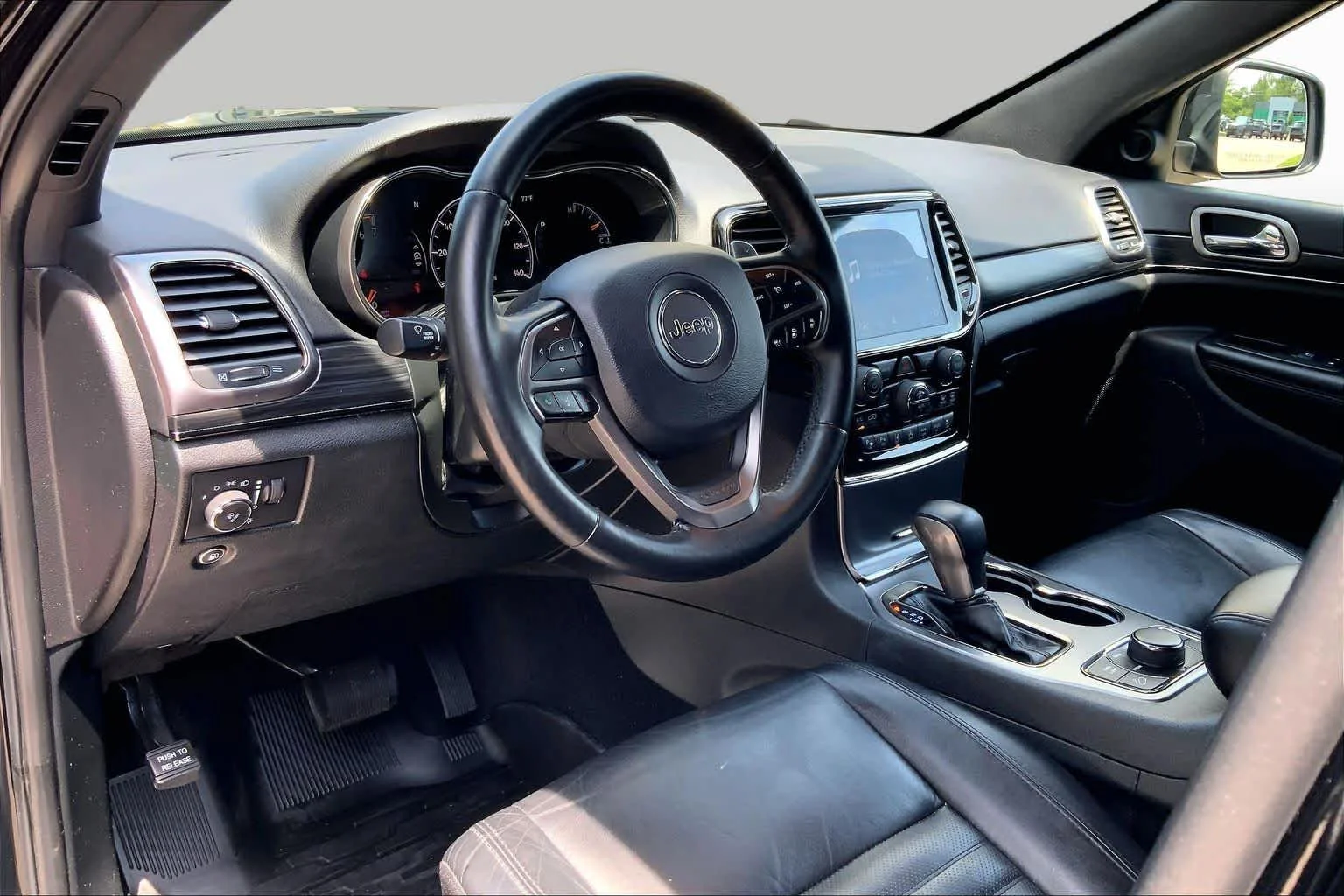 Used 2020 Diamond Black Crystal Pearlcoat Jeep Limited X image 17