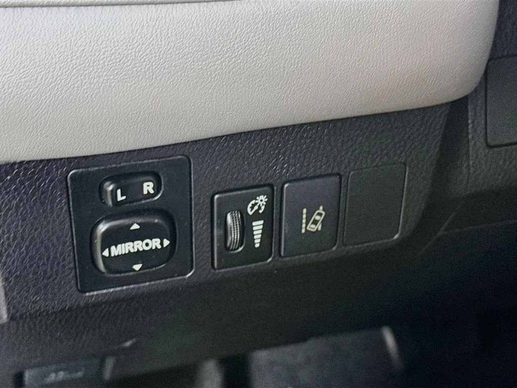 Used 2017 Gray Toyota XLE image 10