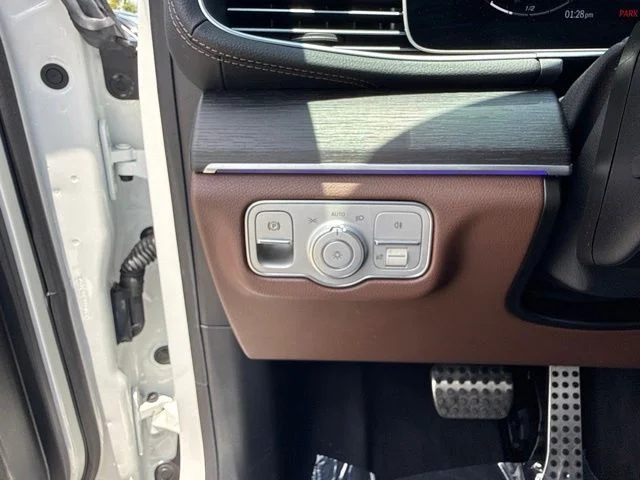 Used 2024  Mercedes-Benz GLS 450 image 30