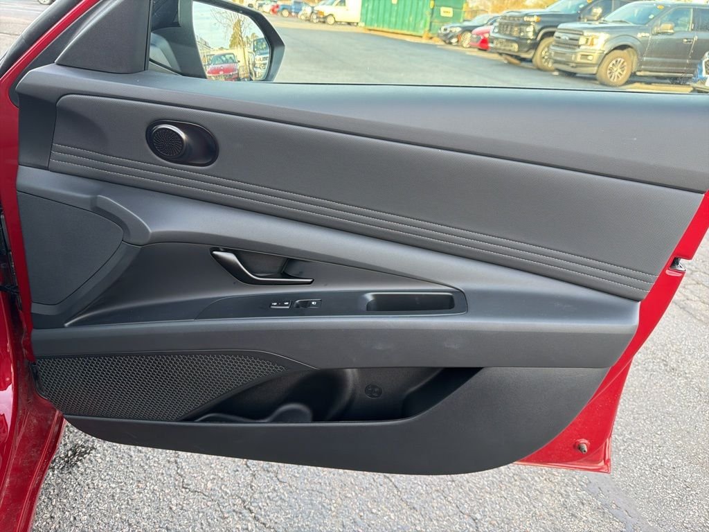 2025 Hyundai Elantra SEL - Photo 24