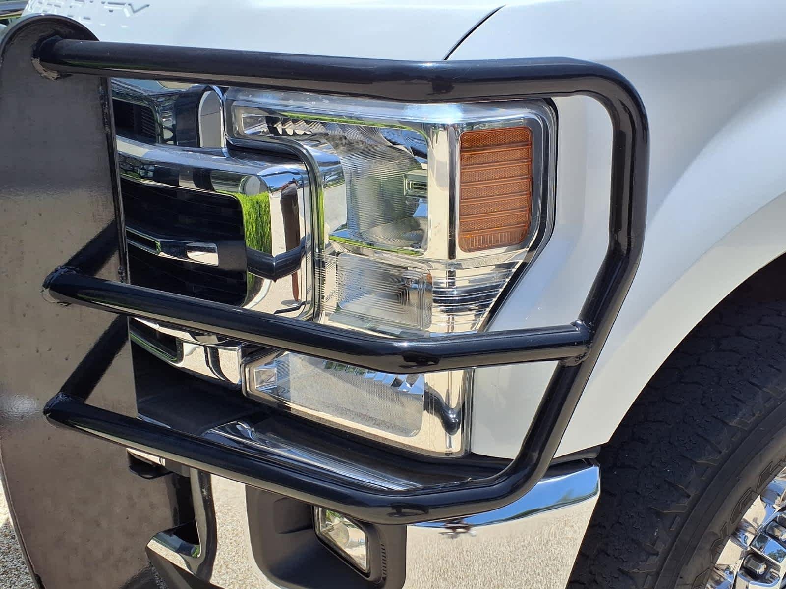 Used 2022 Star White Metallic Tri-Coat Ford LARIAT image 9