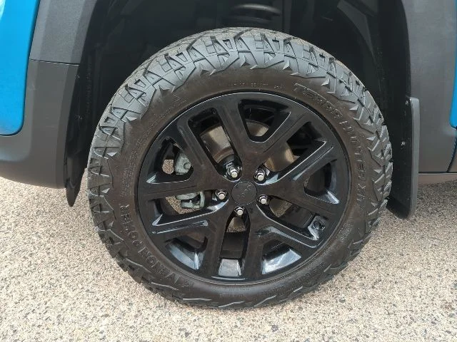 Used 2022 Teal Jeep Altitude image 26
