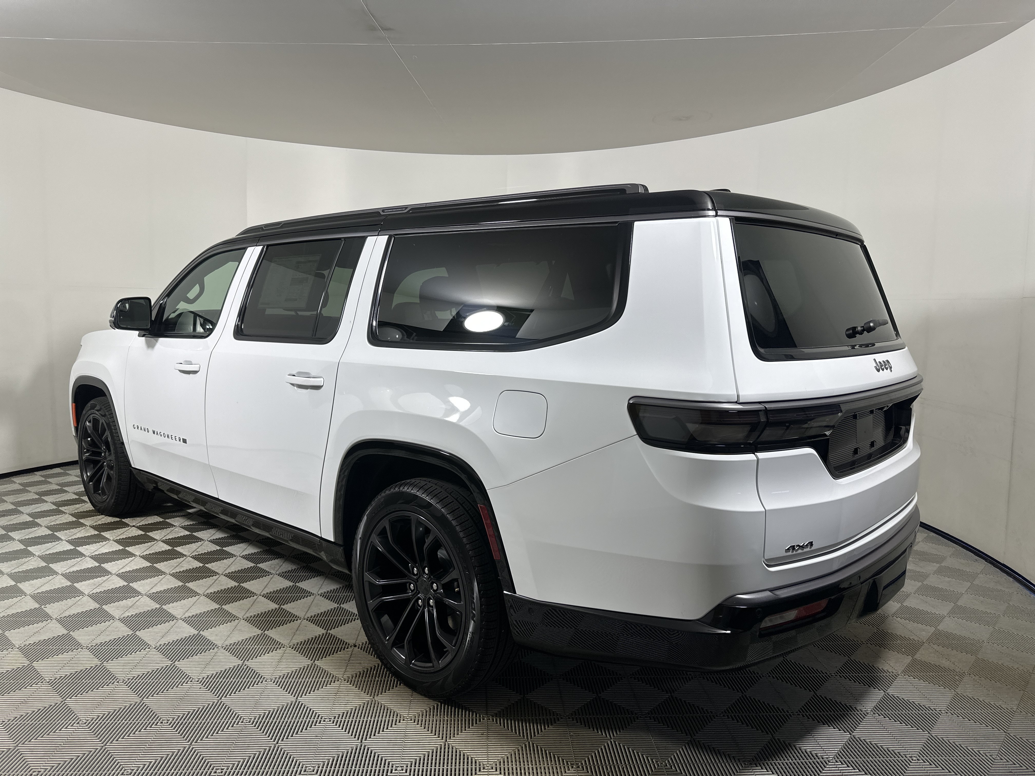 New 2026 Bright White Clear-Coat Exterior Paint Jeep Summit Obsidian image 5