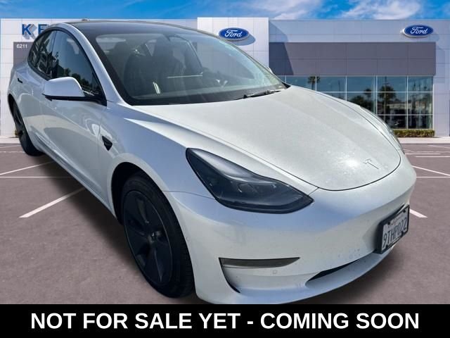 Used 2022 White Tesla Long Range image 1