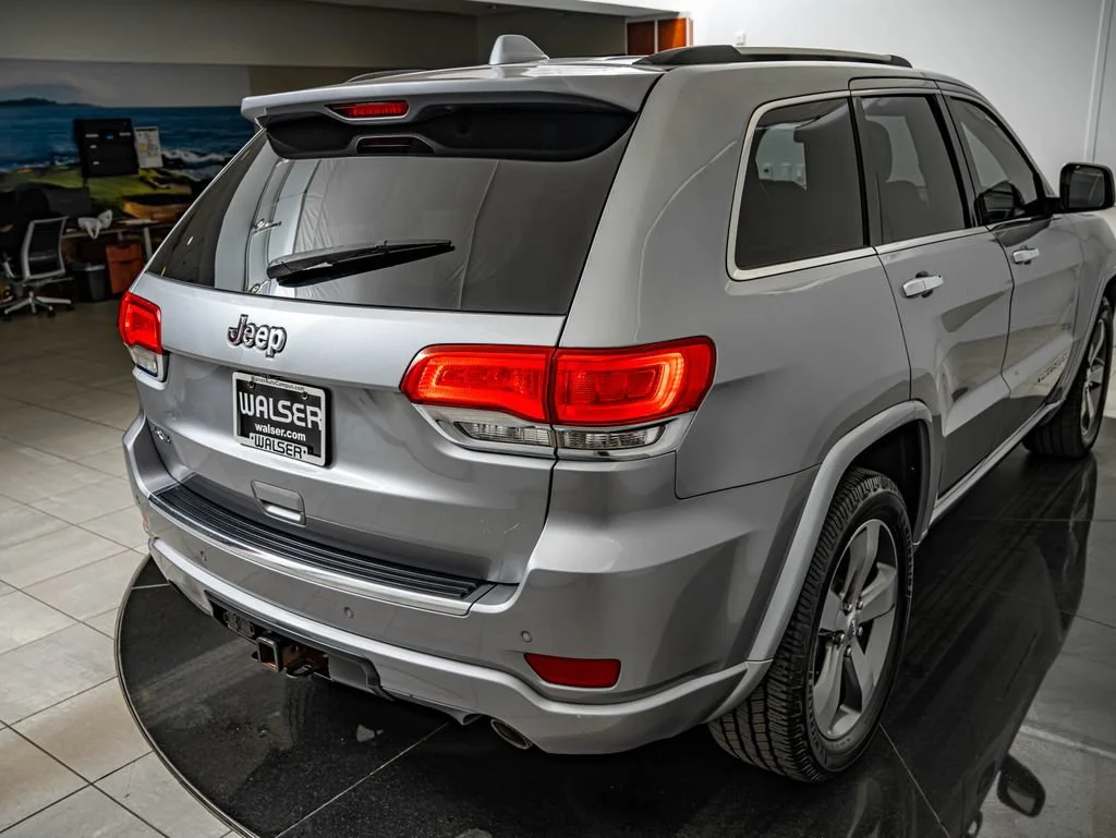 Used 2015 Billet Silver Metallic Clearcoat Jeep Overland image 16