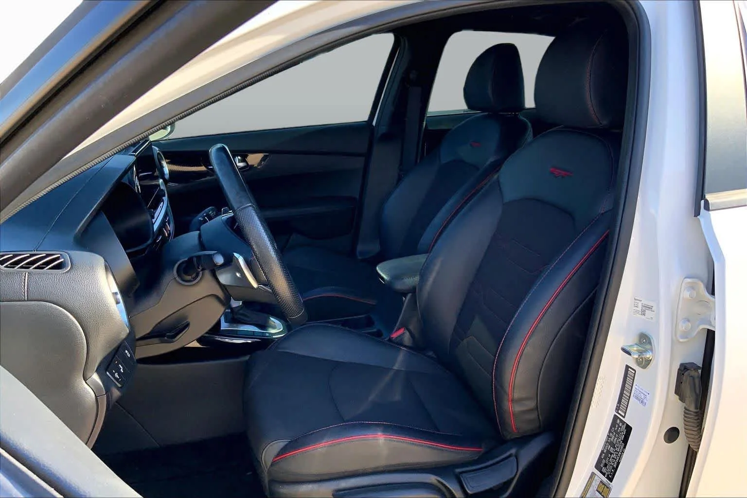 Used 2022 Snow White Pearl Kia GT image 8