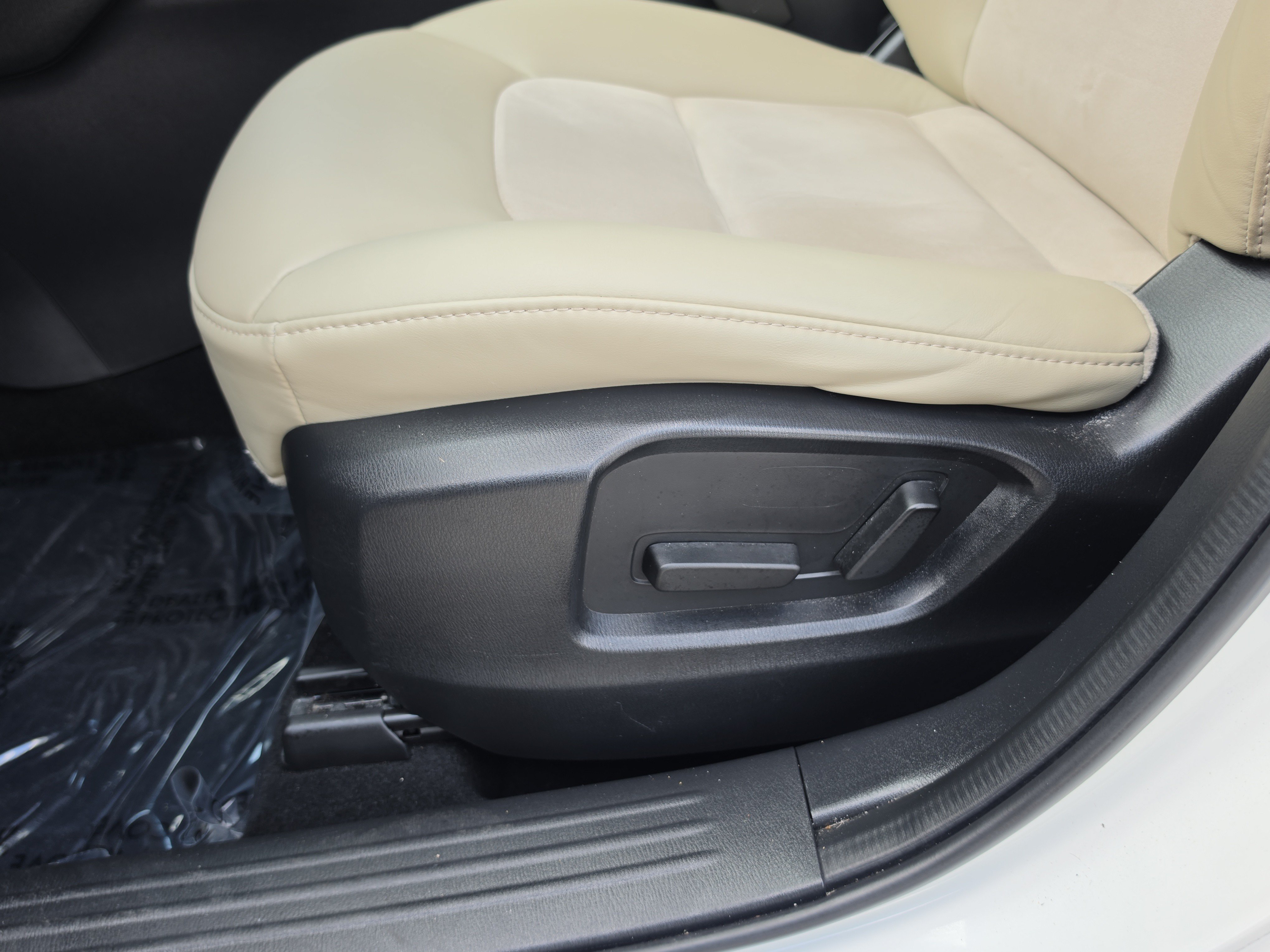 Used 2018 Snowflake White Pearl Mica Mazda Touring image 21