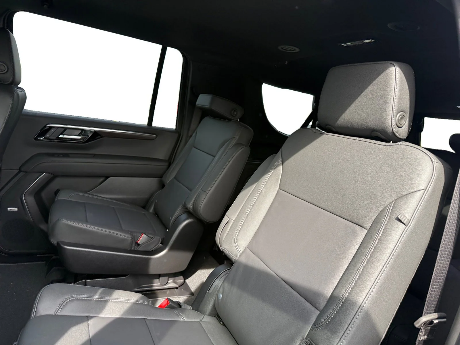2026 Chevrolet Suburban LT - Photo 14
