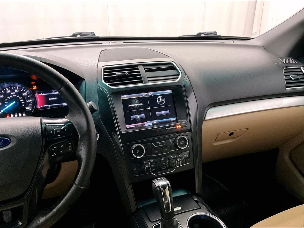 Used 2016 Oxford White Ford XLT image 18