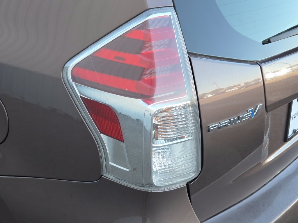 Used 2015 Brown Toyota Three image 15