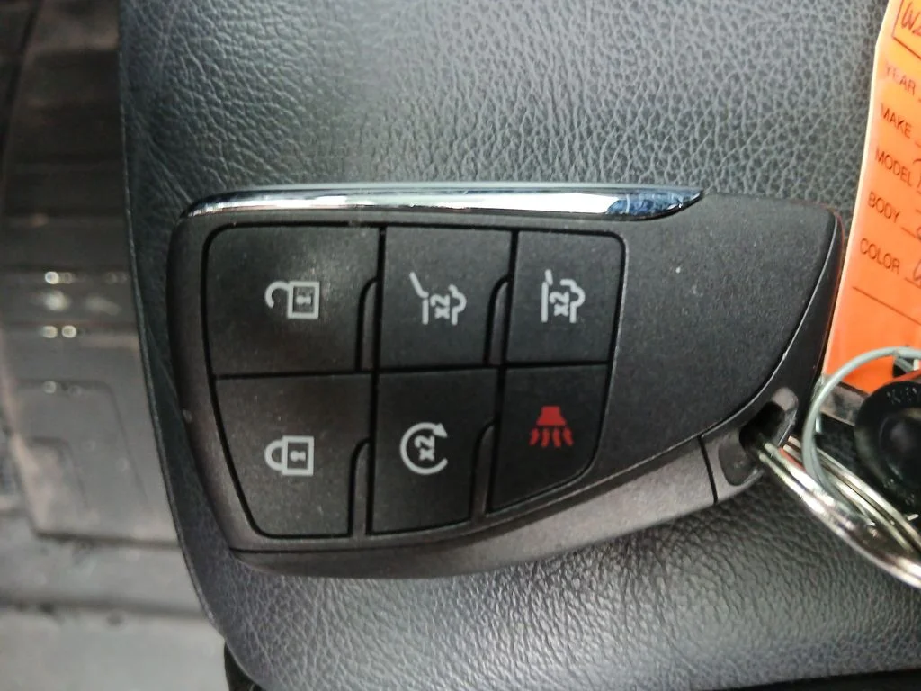 Used 2023 Green Chevrolet Z71 image 36