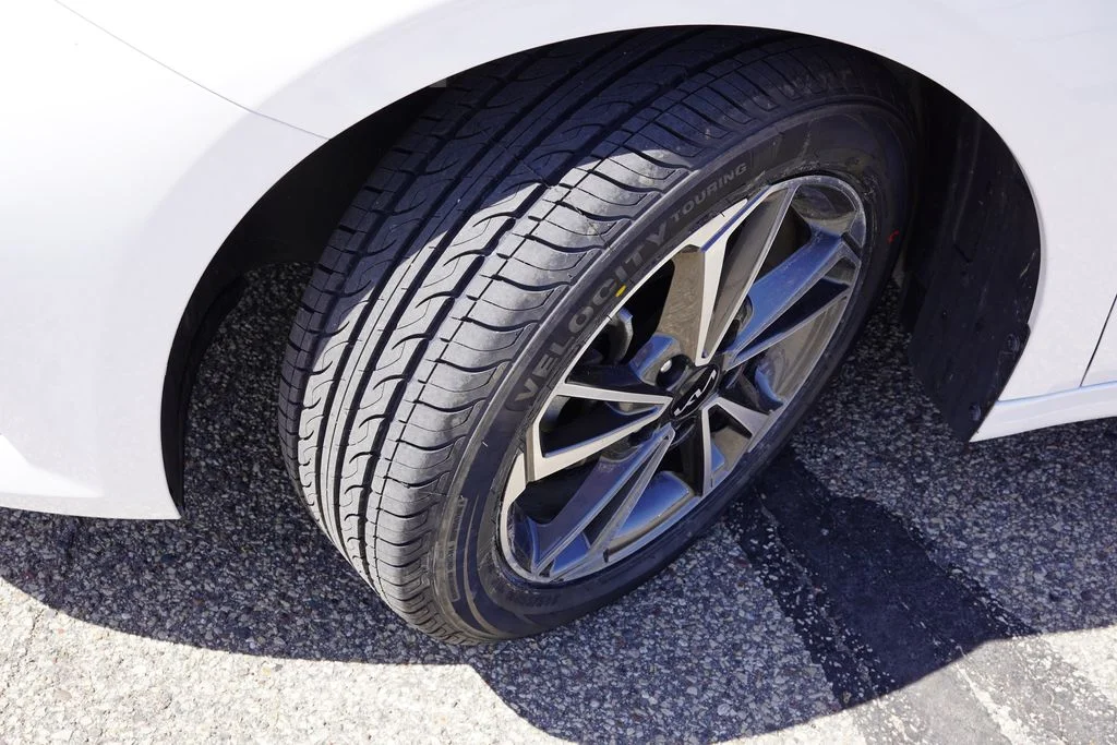 Used 2023 Snow White Pearl Kia LXS image 13