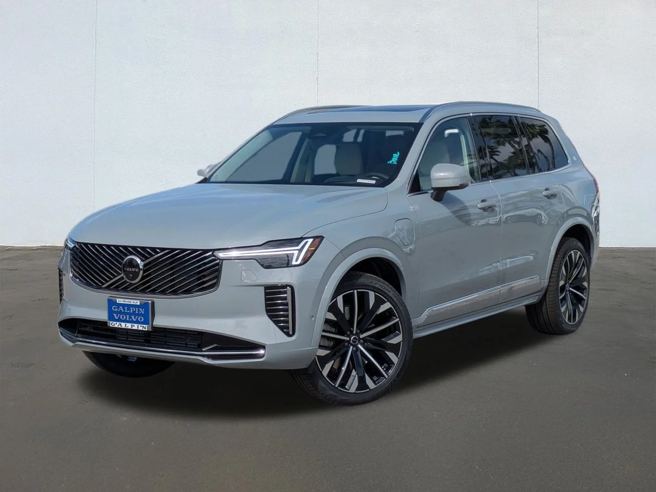2026 Volvo XC90 T8 Recharge Ultra Bright 4WD's photo