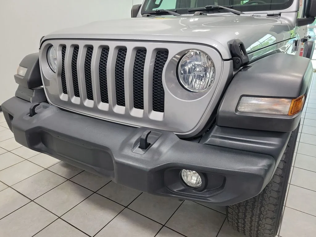 Used 2020 Silver Jeep Unlimited Sport S image 21