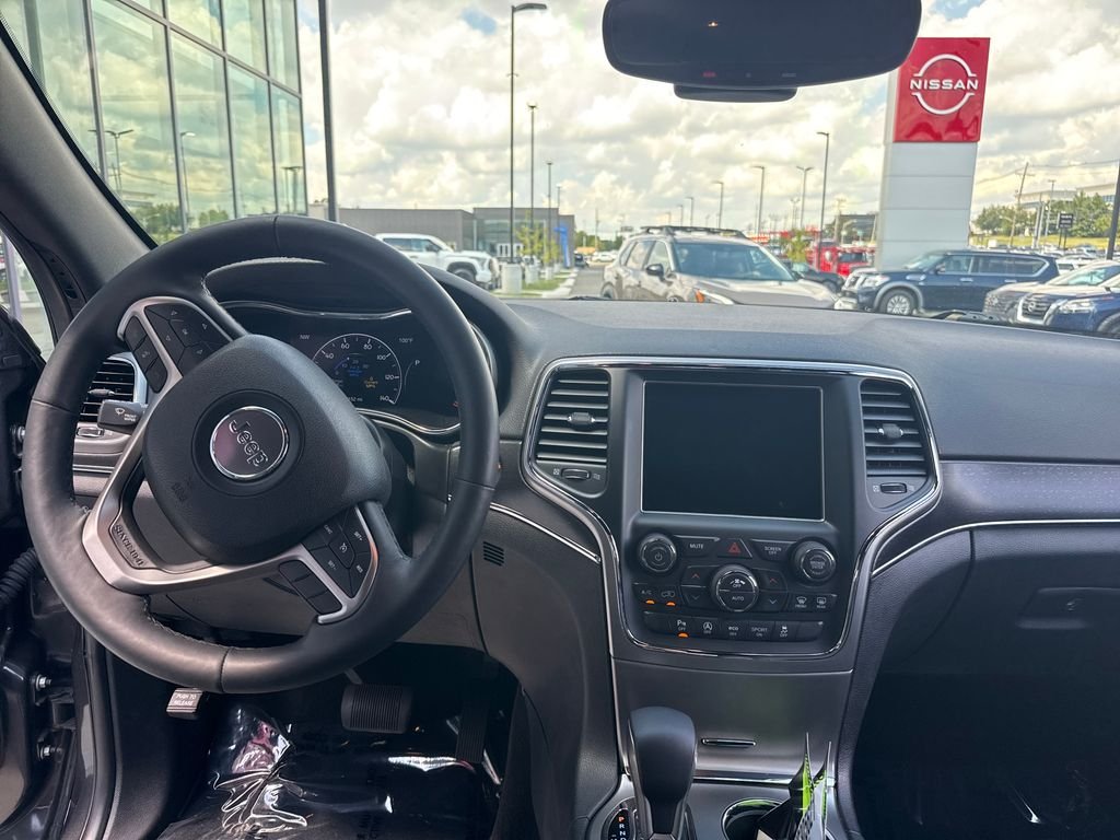 Used 2018 Gray Jeep Limited image 15