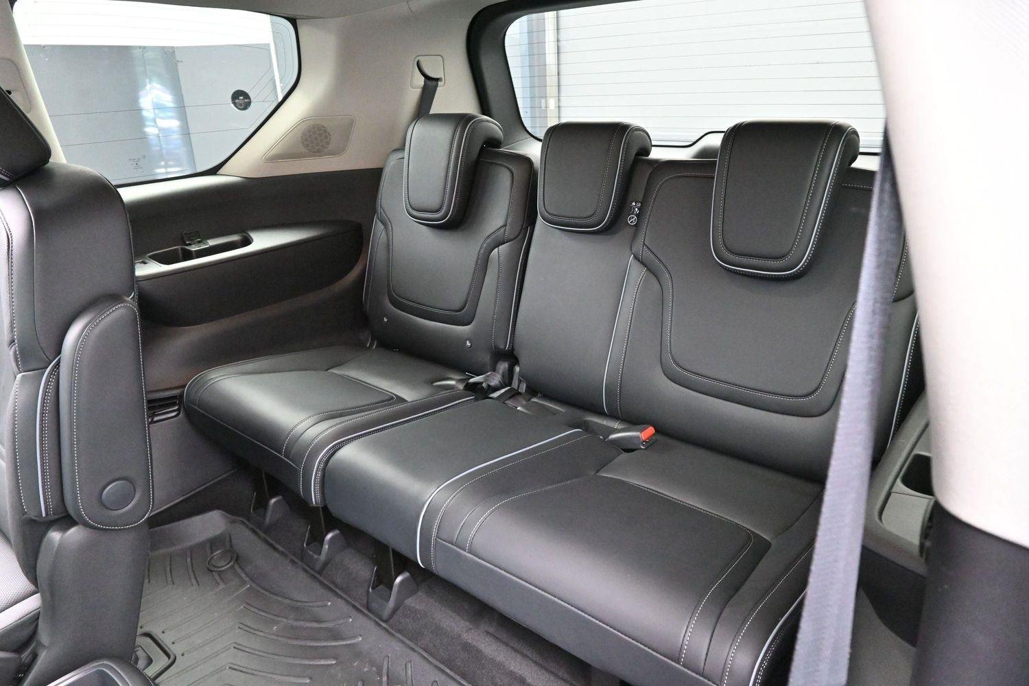Used 2025 Black Obsidian INFINITI LUXE image 32