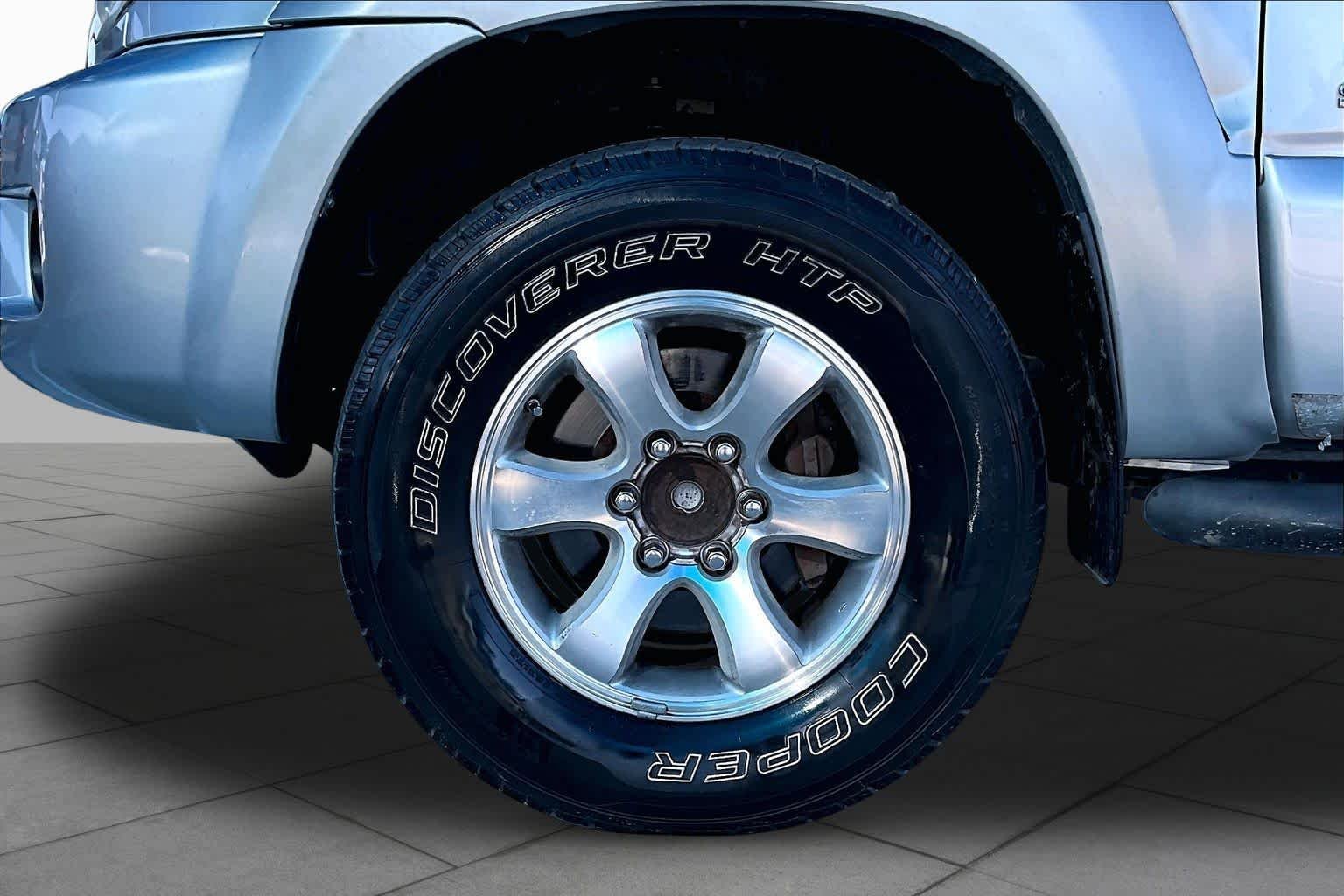 Used 2006 Titanium Metallic Toyota SR5 image 10