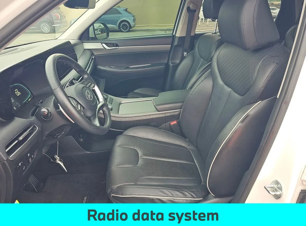 Used 2023 White Hyundai SEL image 6
