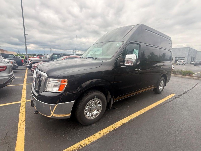 Used 2019 Super Black Nissan 3500 SL RWD image 3