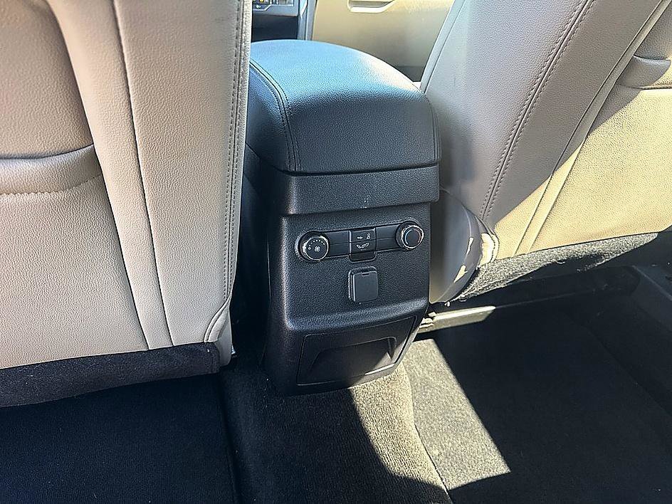 Used 2018 White Platinum Clearcoat Metallic Ford XLT image 11