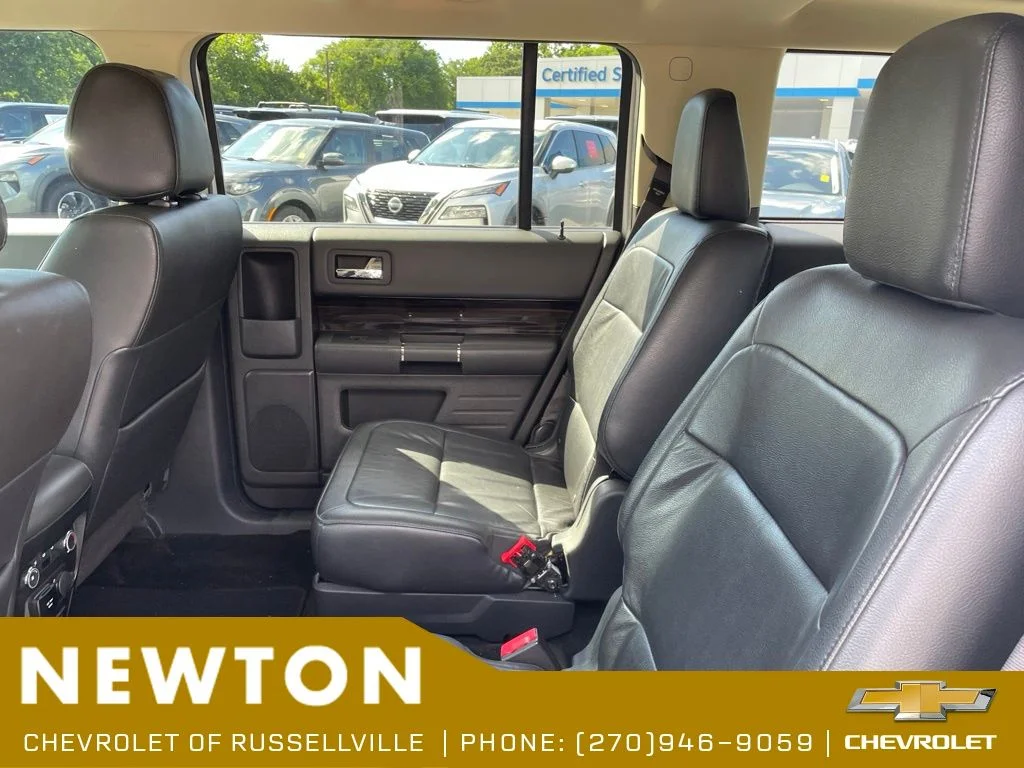 Used 2018 White Platinum Clearcoat Metallic Ford SEL image 11