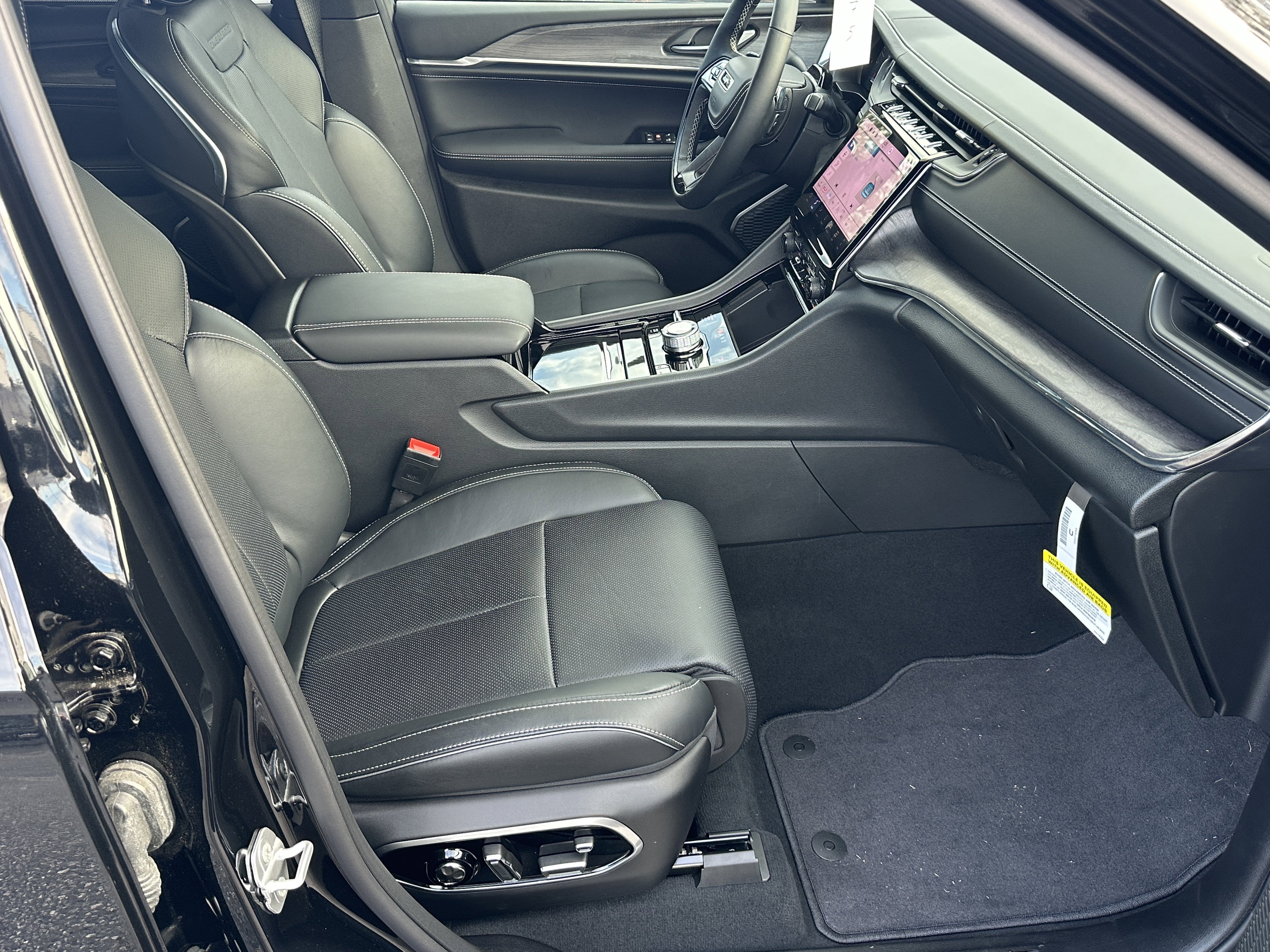 2025 Jeep Grand Cherokee Overland - Photo 14